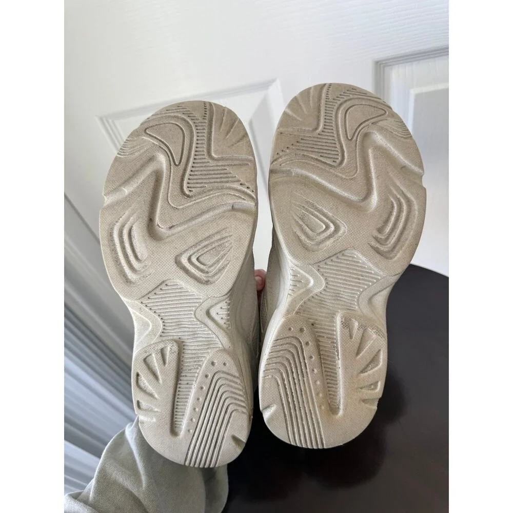 lightweight chunky sneaker